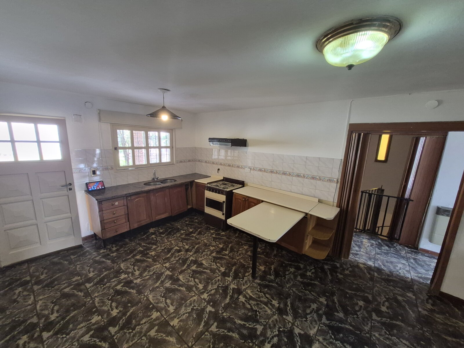 CASA EN VENTA. BARRIO SAN IGNACIO. A MTS DE AV. COLON - 16