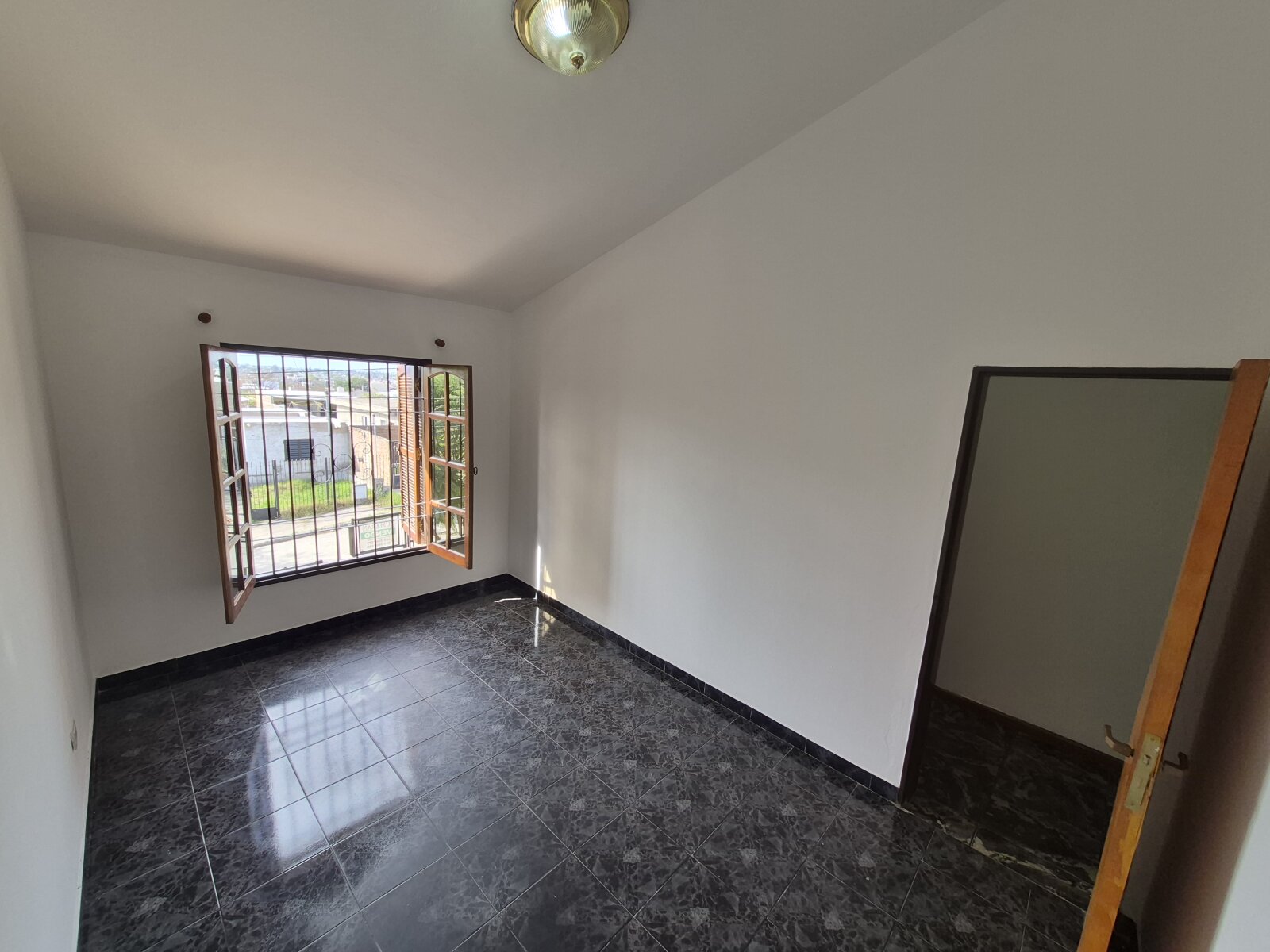 CASA EN VENTA. BARRIO SAN IGNACIO. A MTS DE AV. COLON - 15