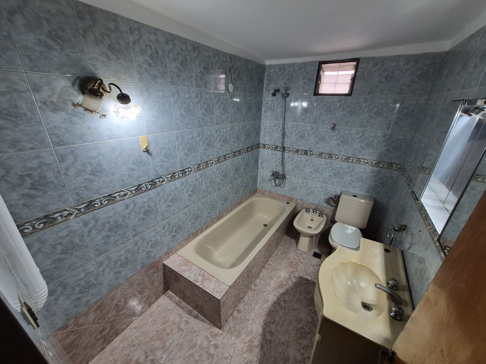 CASA EN VENTA. BARRIO SAN IGNACIO. A MTS DE AV. COLON - 8