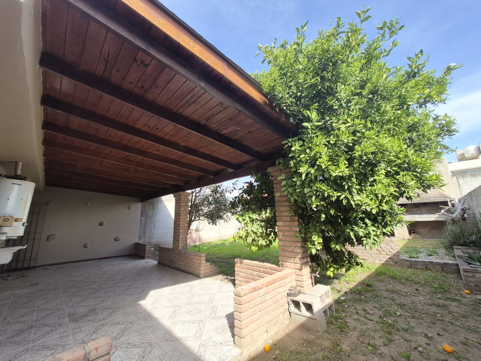 CASA EN VENTA. BARRIO SAN IGNACIO. A MTS DE AV. COLON - 2