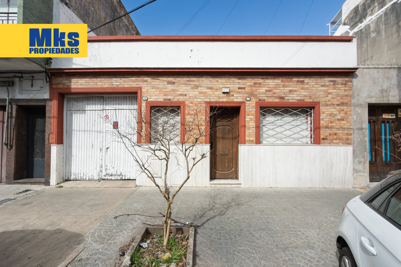 Venta. Casa Lote propio. 3 ambientes. Terraza, galpon y cochera. Valentin Alsina. - 28