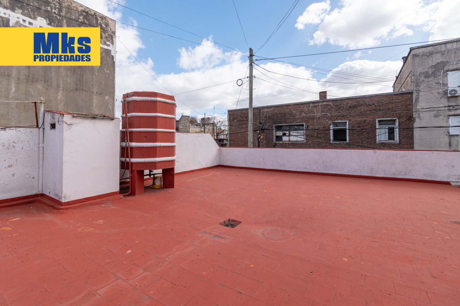 Venta. Casa Lote propio. 3 ambientes. Terraza, galpon y cochera. Valentin Alsina. - 23