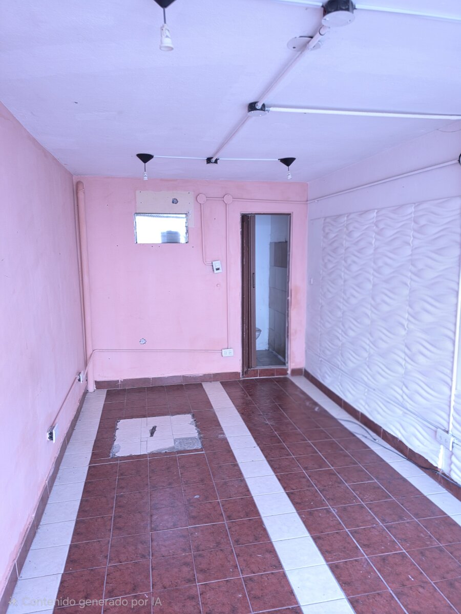 OPORTUNIDAD COMERCIAL! Local en alquiler a solo una cuadra de la Rotonda de San Justo. - 2