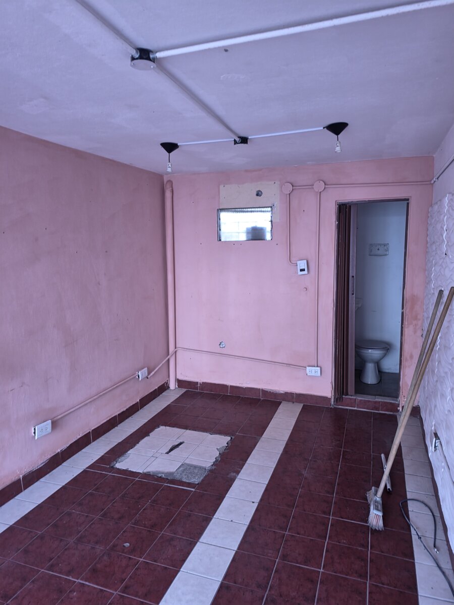 OPORTUNIDAD COMERCIAL! Local en alquiler a solo una cuadra de la Rotonda de San Justo. - 3