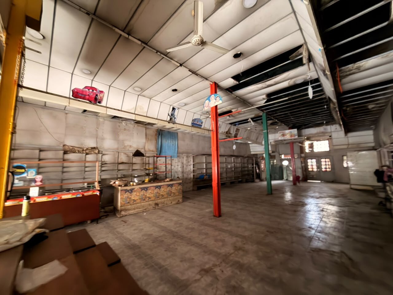 Alquiler. Espectacular local de 8,66 x 43 m2 sobre Av Montes de Oca. Barracas - 4