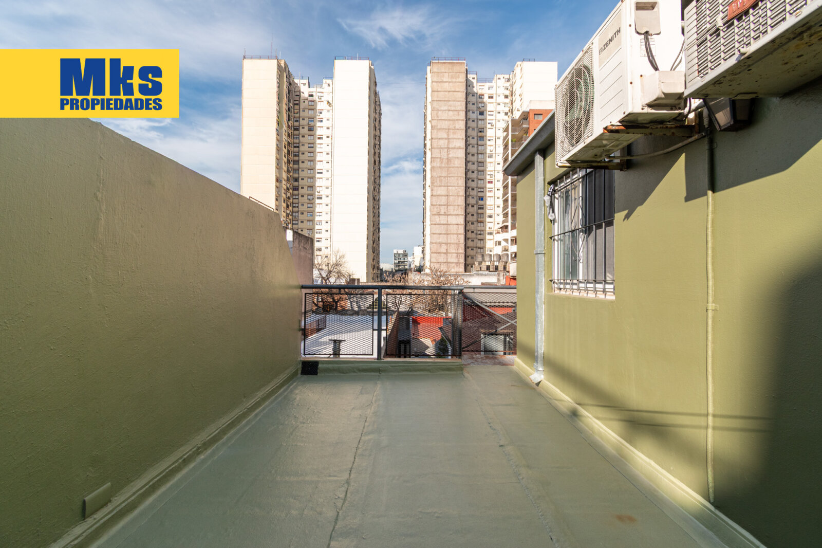 Venta. Ph 8 ambientes. 2 plantas. Quincho, patio y terraza. - 21