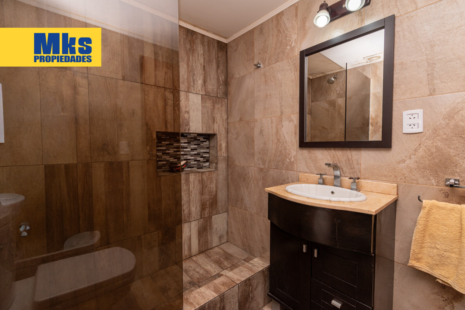 Venta. Ph 8 ambientes. 2 plantas. Quincho, patio y terraza. - 19