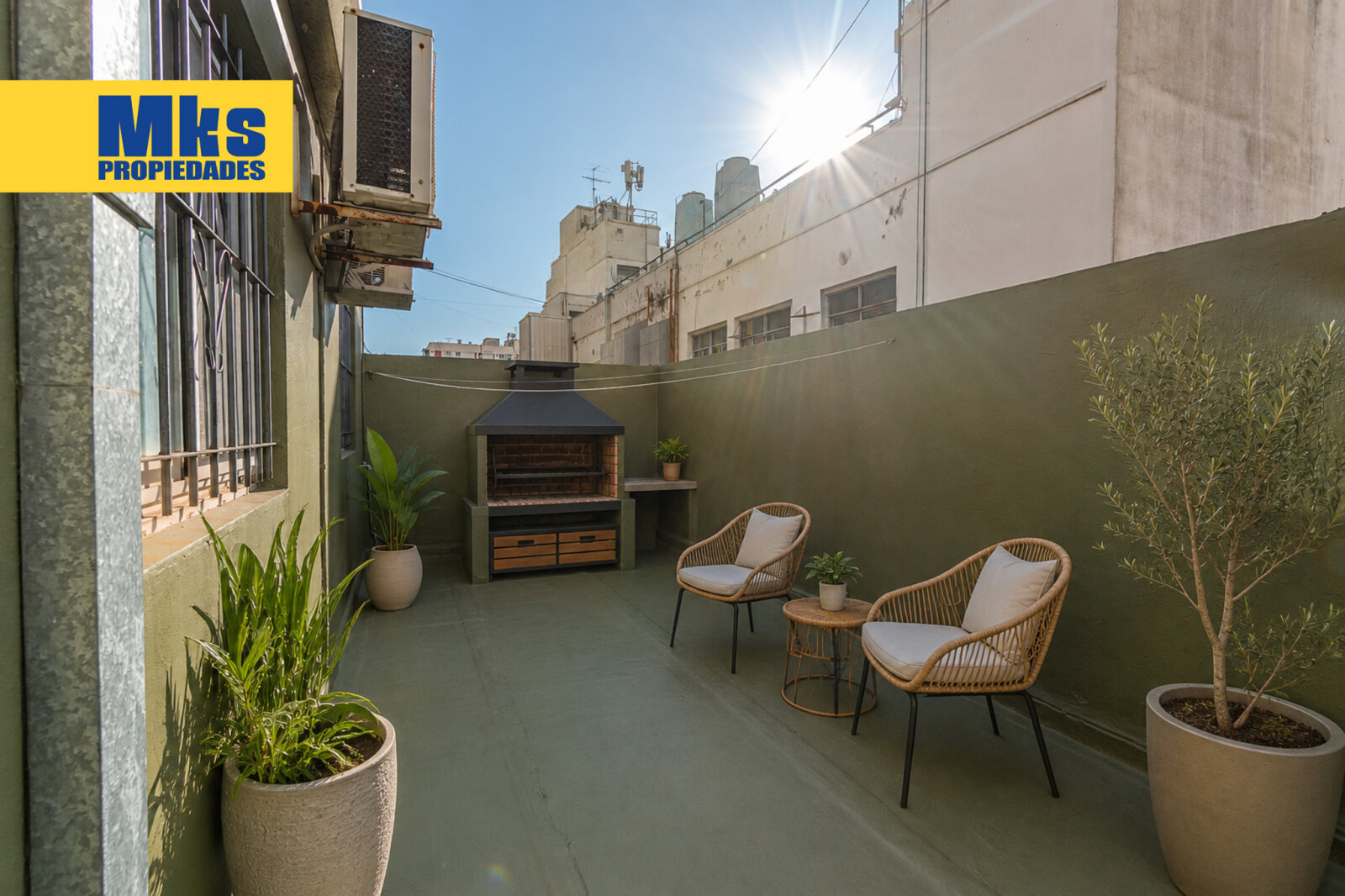 Venta. Ph 8 ambientes. 2 plantas. Quincho, patio y terraza. - 22