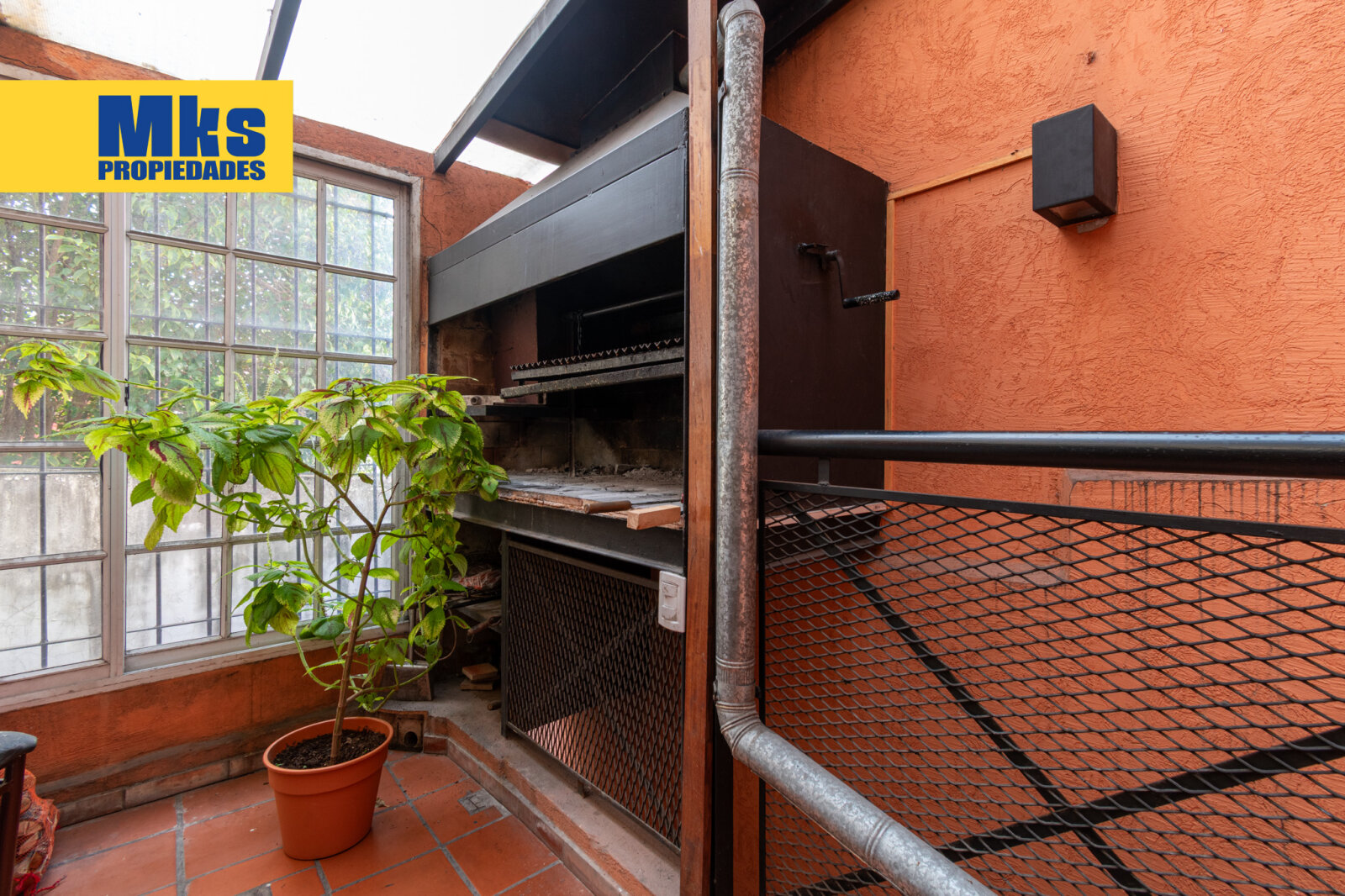 Venta. Ph 8 ambientes. 2 plantas. Quincho, patio y terraza. - 26