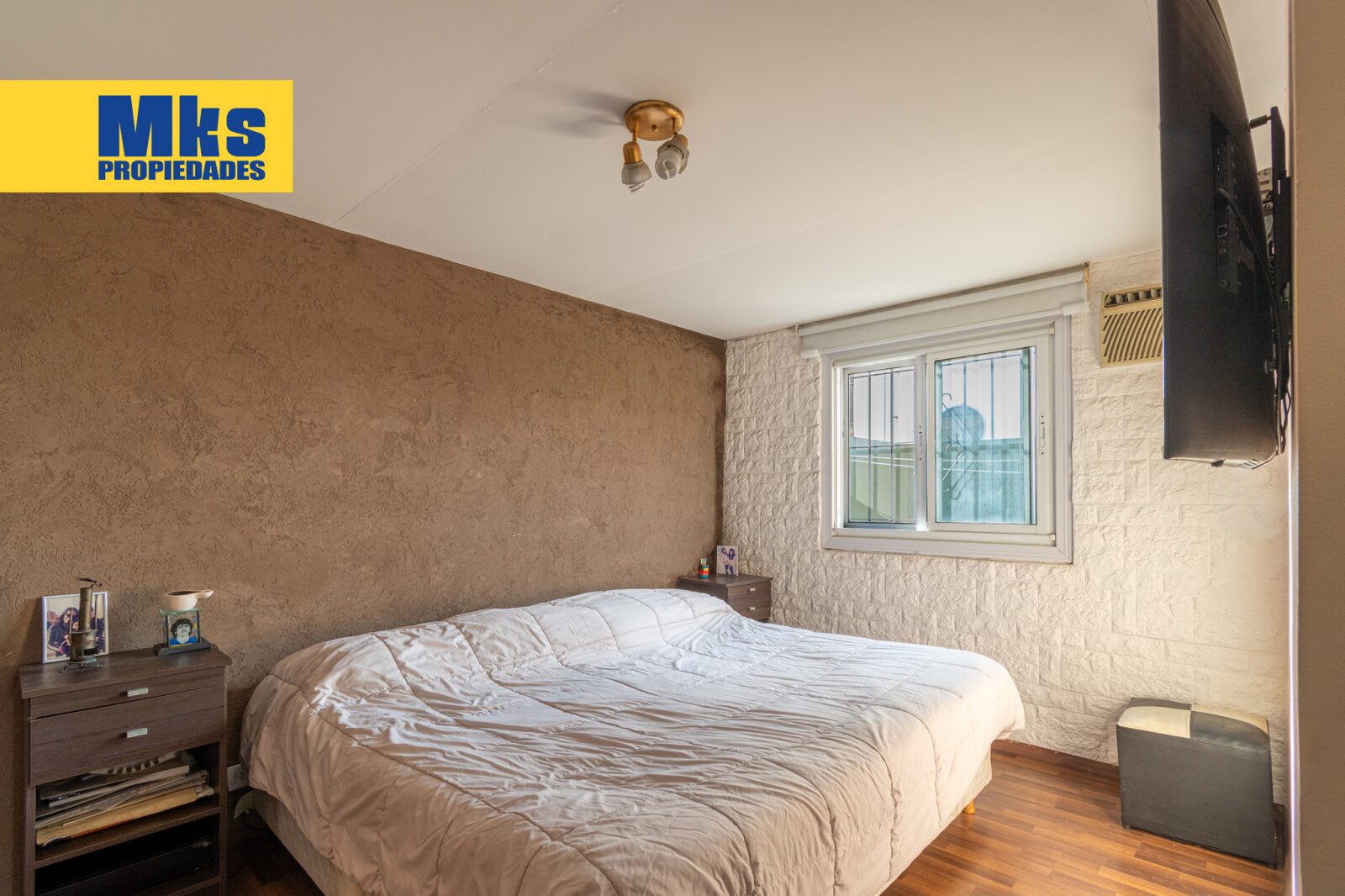 Venta. Ph 8 ambientes. 2 plantas. Quincho, patio y terraza. - 17