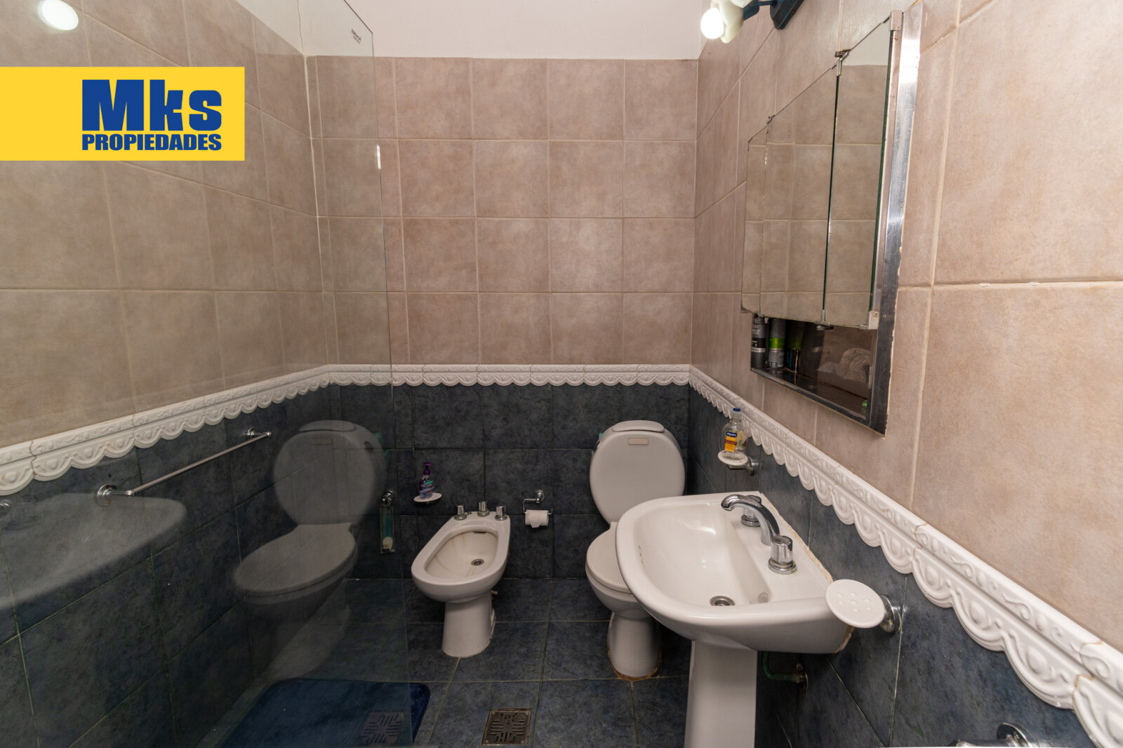 Venta. Ph 8 ambientes. 2 plantas. Quincho, patio y terraza. - 35