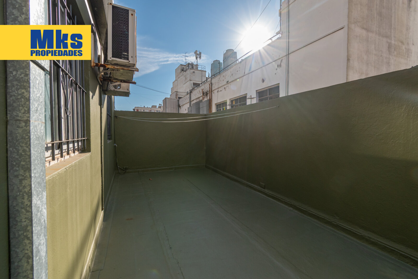 Venta. Ph 8 ambientes. 2 plantas. Quincho, patio y terraza. - 23