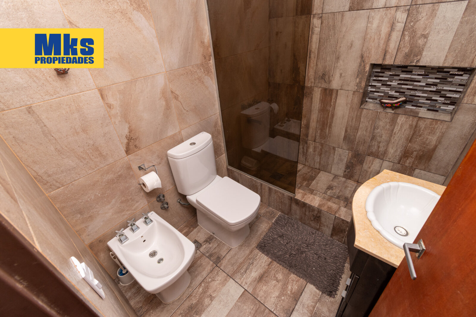 Venta. Ph 8 ambientes. 2 plantas. Quincho, patio y terraza. - 20
