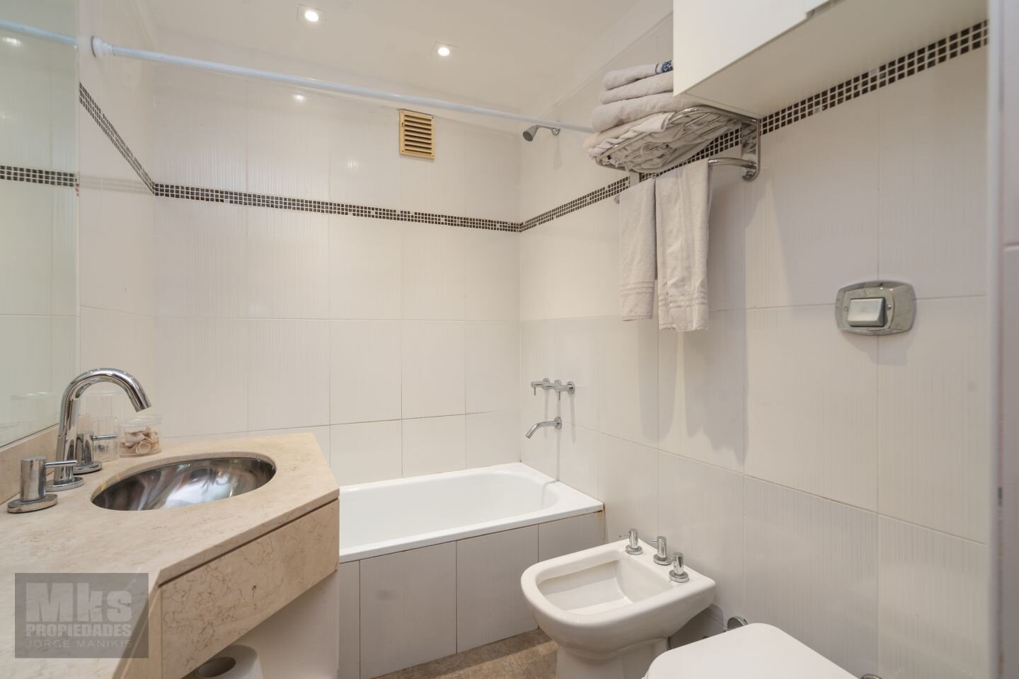 Depto 3 ambientes en venta con Pileta, SUM, seguridad 24hs. M de Oca y M Garcia - 9