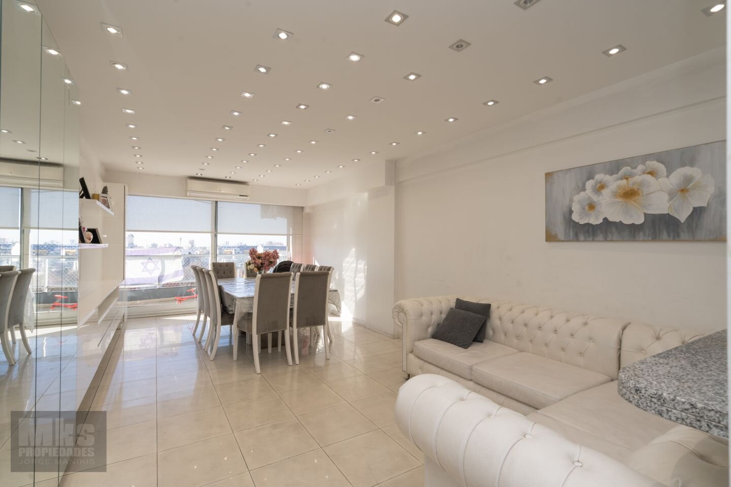 Depto 3 ambientes en venta con Pileta, SUM, seguridad 24hs. M de Oca y M Garcia - 2