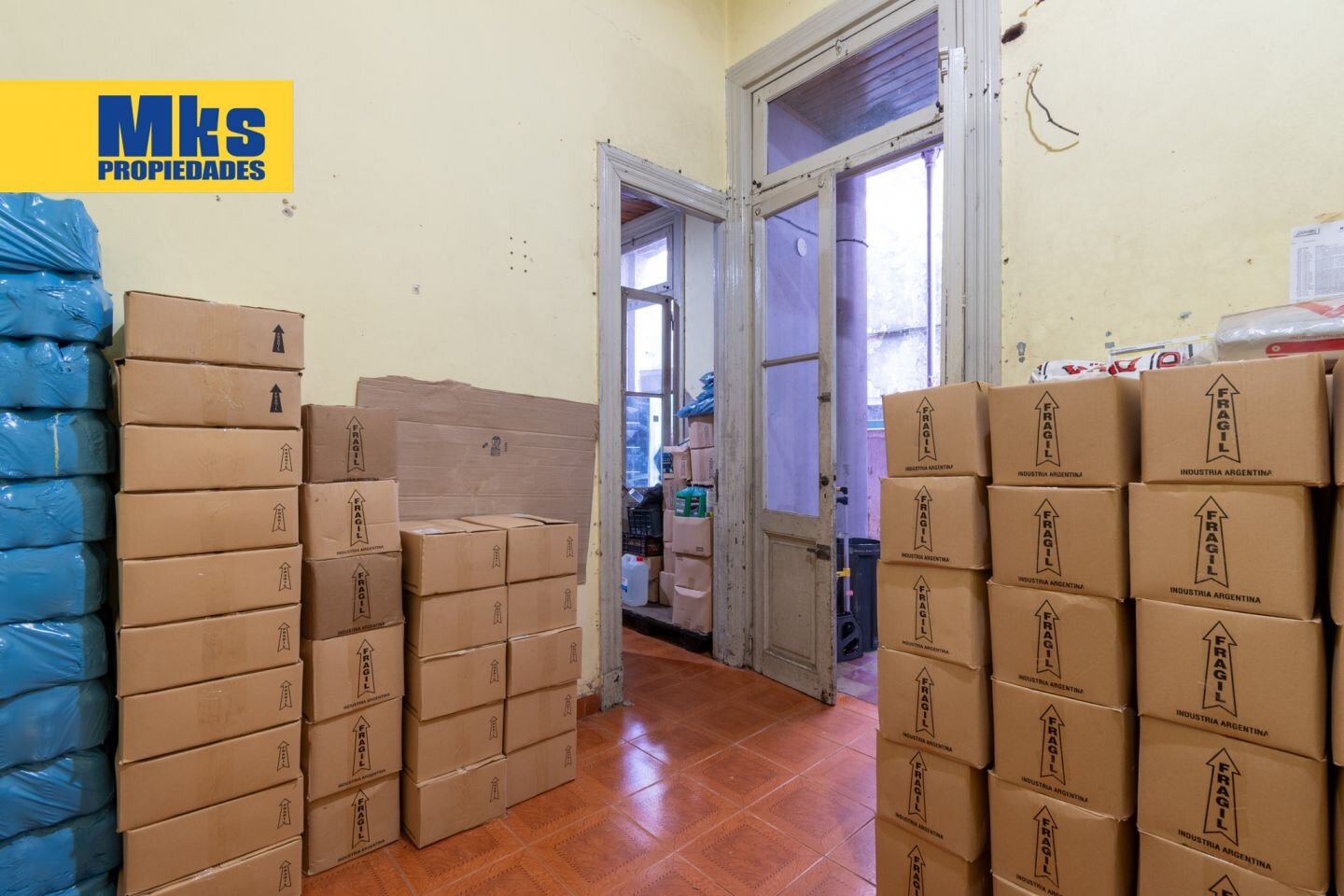 Venta en Block. 3 PH +local. Ideal para desarrollo sobre Avenida. - 12