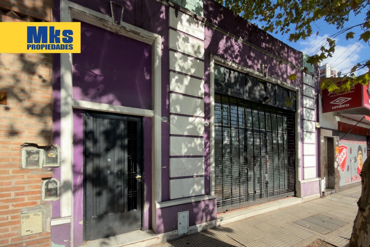 Venta en Block. 3 PH +local. Ideal para desarrollo sobre Avenida. - 3
