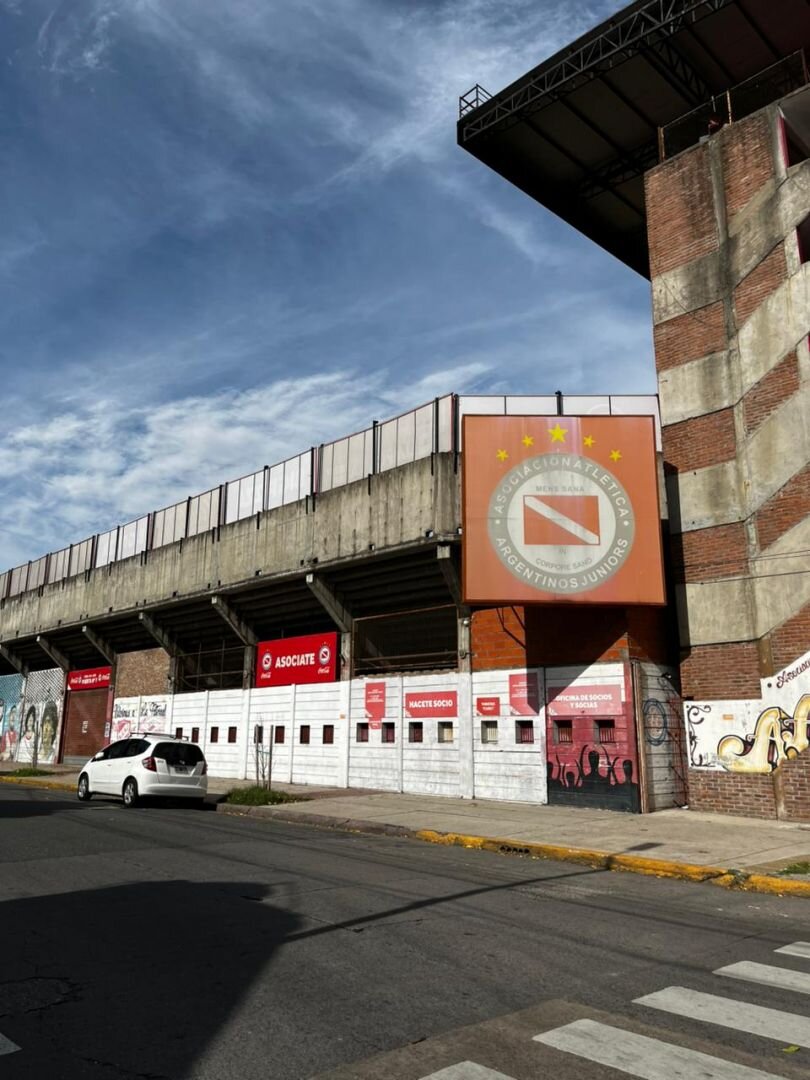 Venta en Block. 3 PH +local. Ideal para desarrollo sobre Avenida. - 45