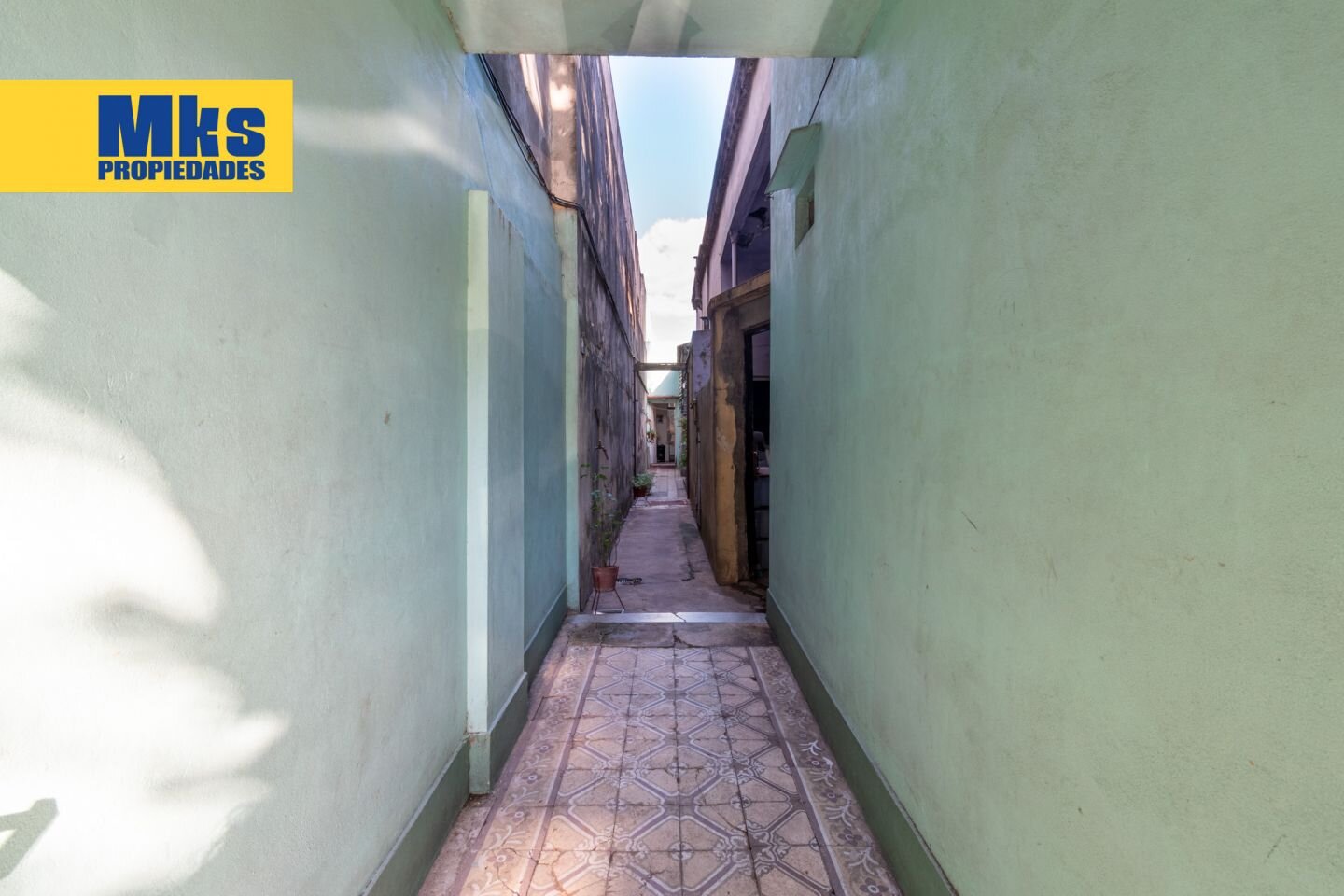 Venta en Block. 3 PH +local. Ideal para desarrollo sobre Avenida. - 42