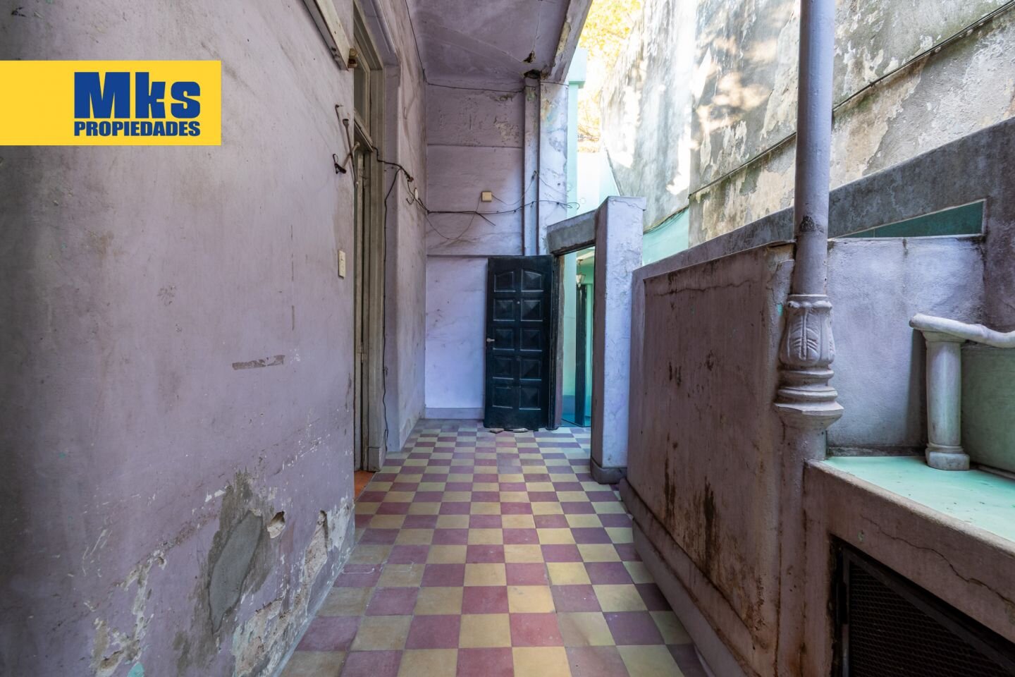 Venta en Block. 3 PH +local. Ideal para desarrollo sobre Avenida. - 38