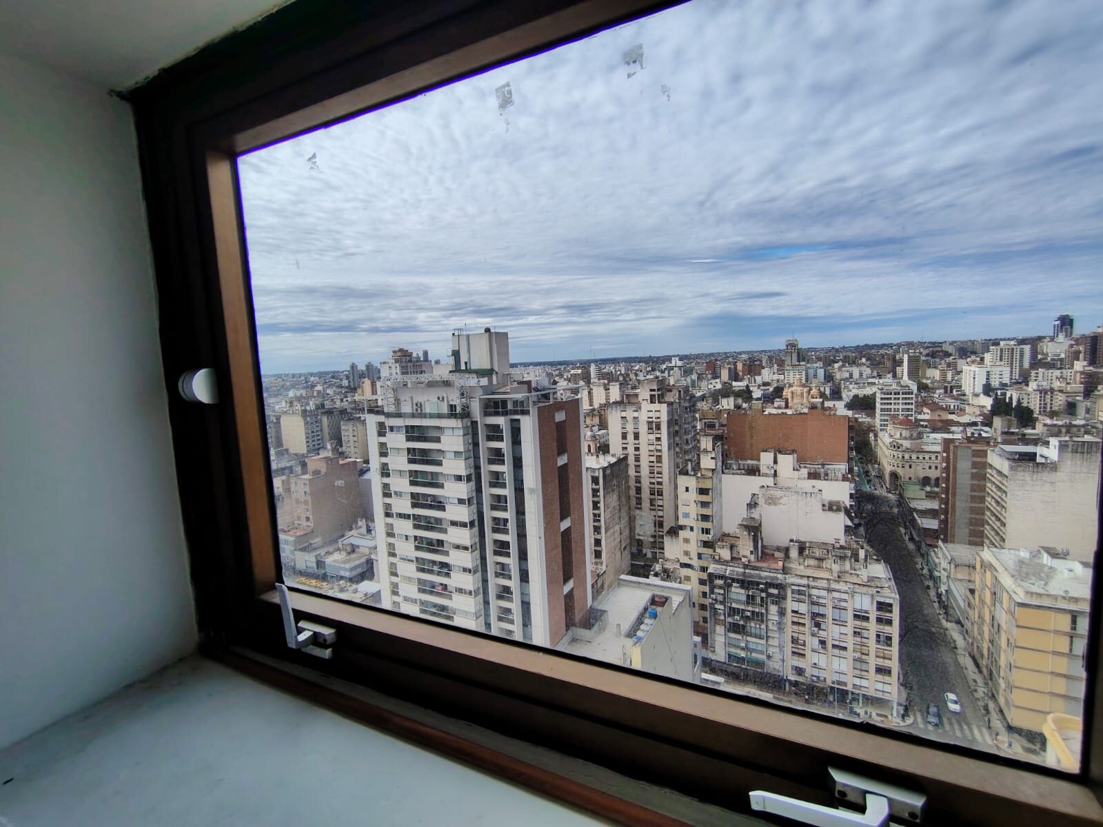 VENTA DEPTO REFACCIONADO 2 DORM CON COCHERA (opcional) EN EL CENTRO - Imagen 2