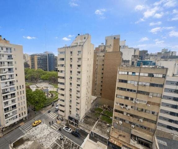 VENTA DEPTO REFACCIONADO 2 DORM CON COCHERA (opcional) EN EL CENTRO - Imagen 4