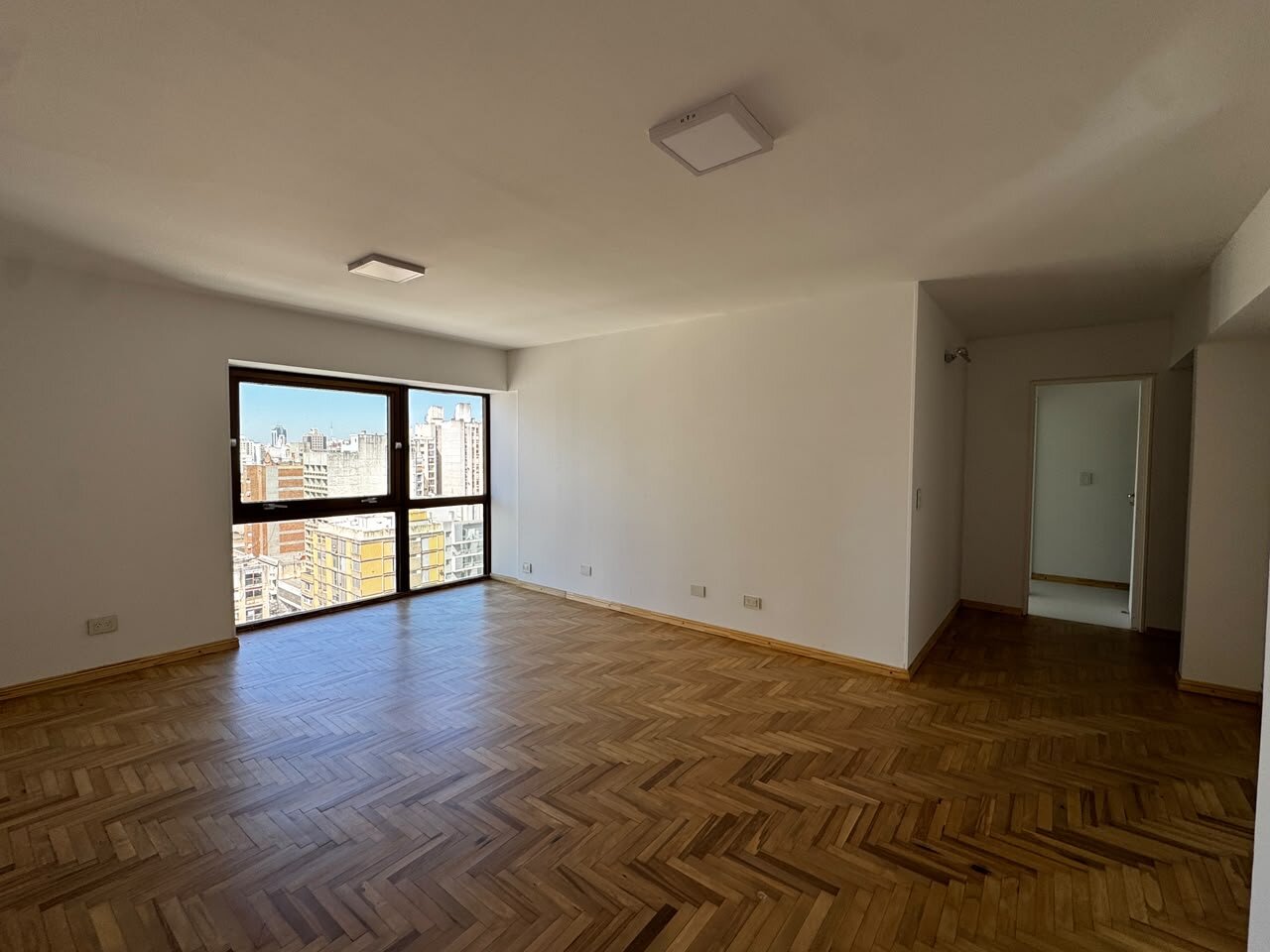 VENTA DEPTO REFACCIONADO 2 DORM CON COCHERA (opcional) EN EL CENTRO