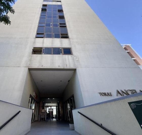VENTA DEPTO REFACCIONADO 2 DORM CON COCHERA (opcional) EN EL CENTRO - Imagen 5