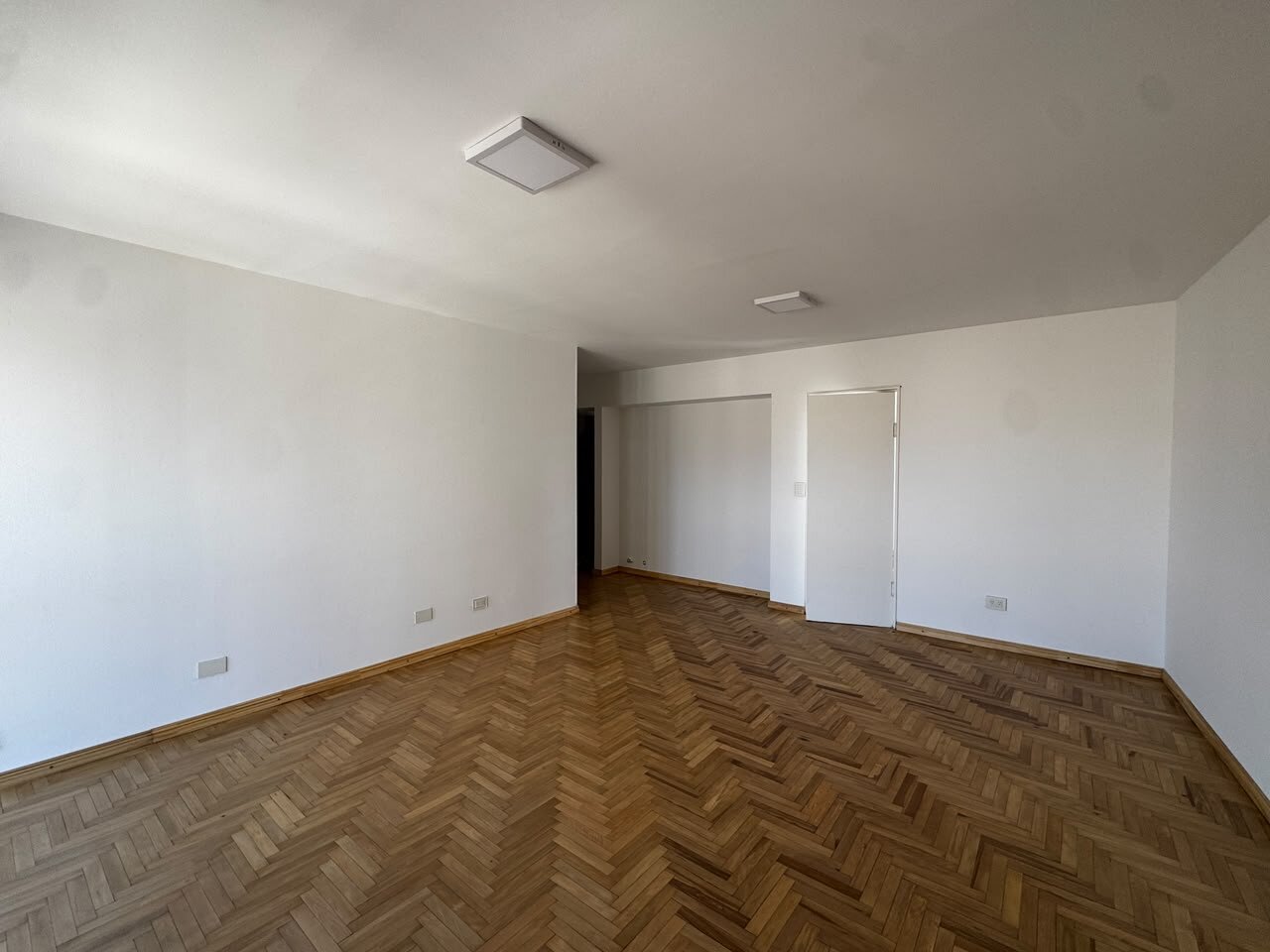 VENTA DEPTO REFACCIONADO 2 DORM CON COCHERA (opcional) EN EL CENTRO — foto 3