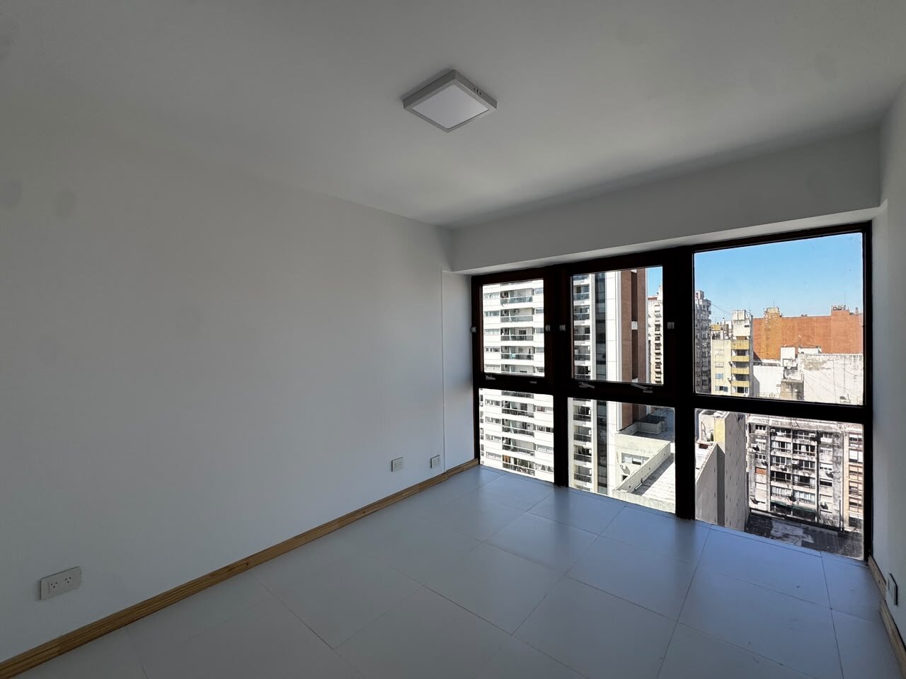 VENTA DEPTO REFACCIONADO 2 DORM CON COCHERA (opcional) EN EL CENTRO - Imagen 22