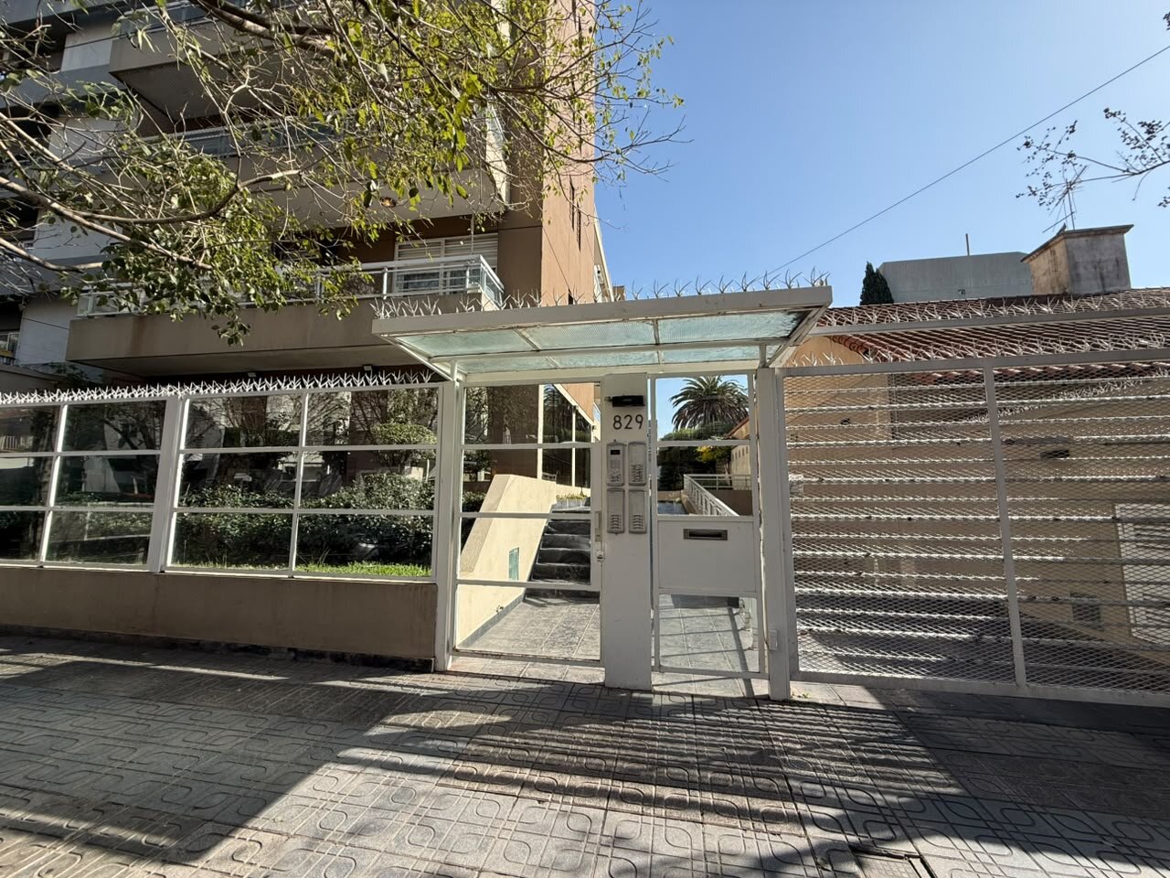Alquiler 2 amb cochera y baulera en Moron Centro - 1