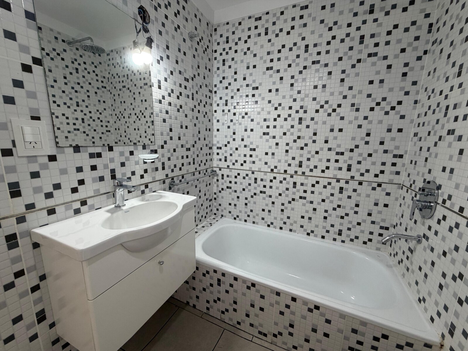 Departamento de 2 Ambientes con Balcón Aterrazado en Alquiler - Santos Lugares - 11