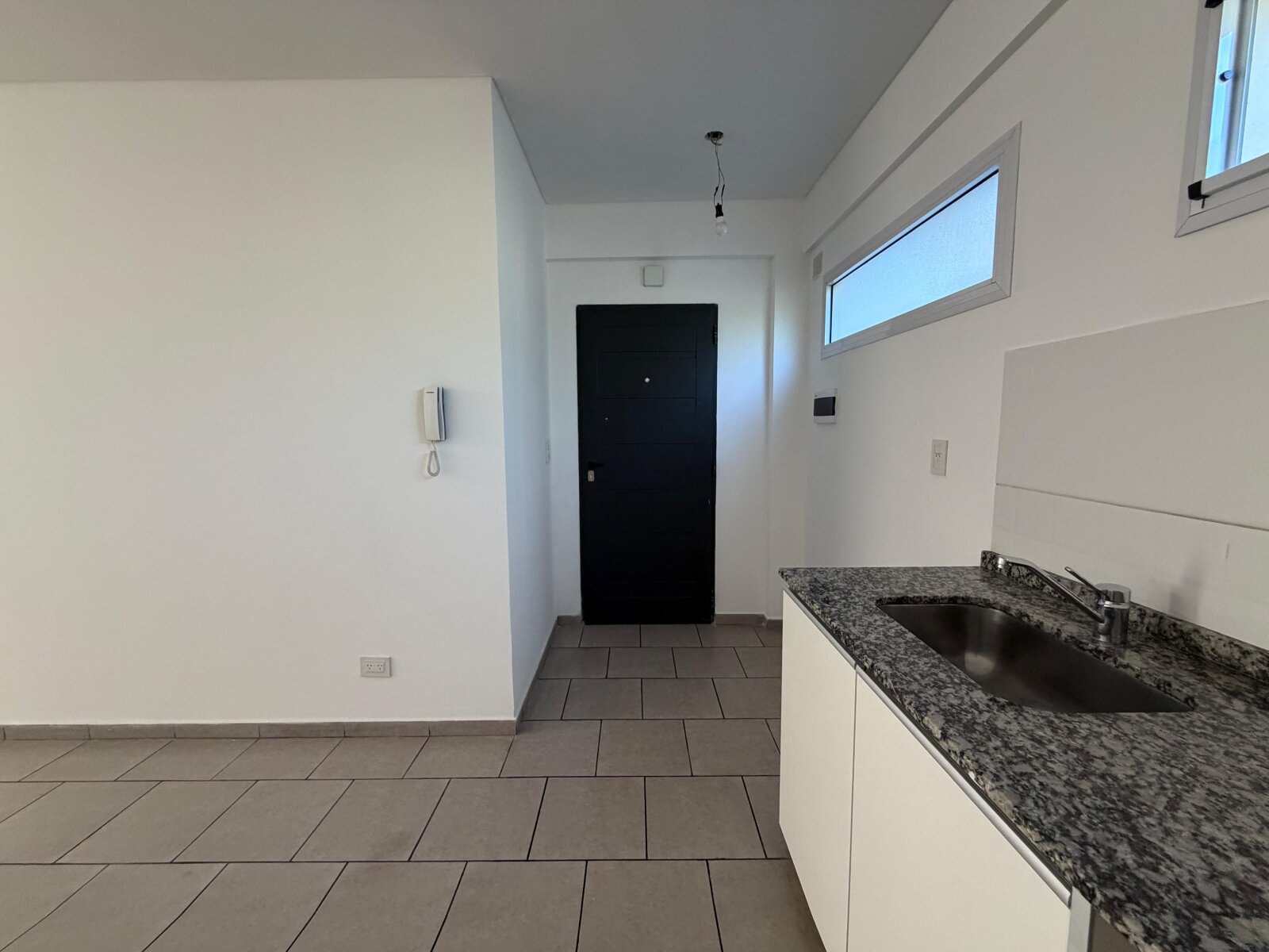 Departamento de 2 Ambientes con Balcón Aterrazado en Alquiler - Santos Lugares - 3
