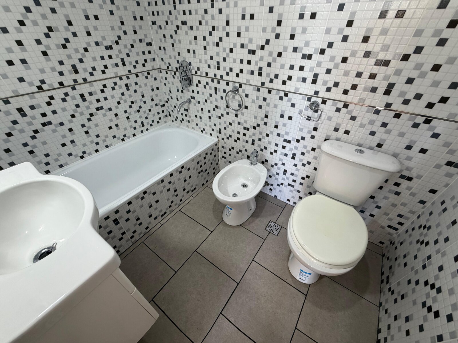 Departamento de 2 Ambientes con Balcón Aterrazado en Alquiler - Santos Lugares - 12