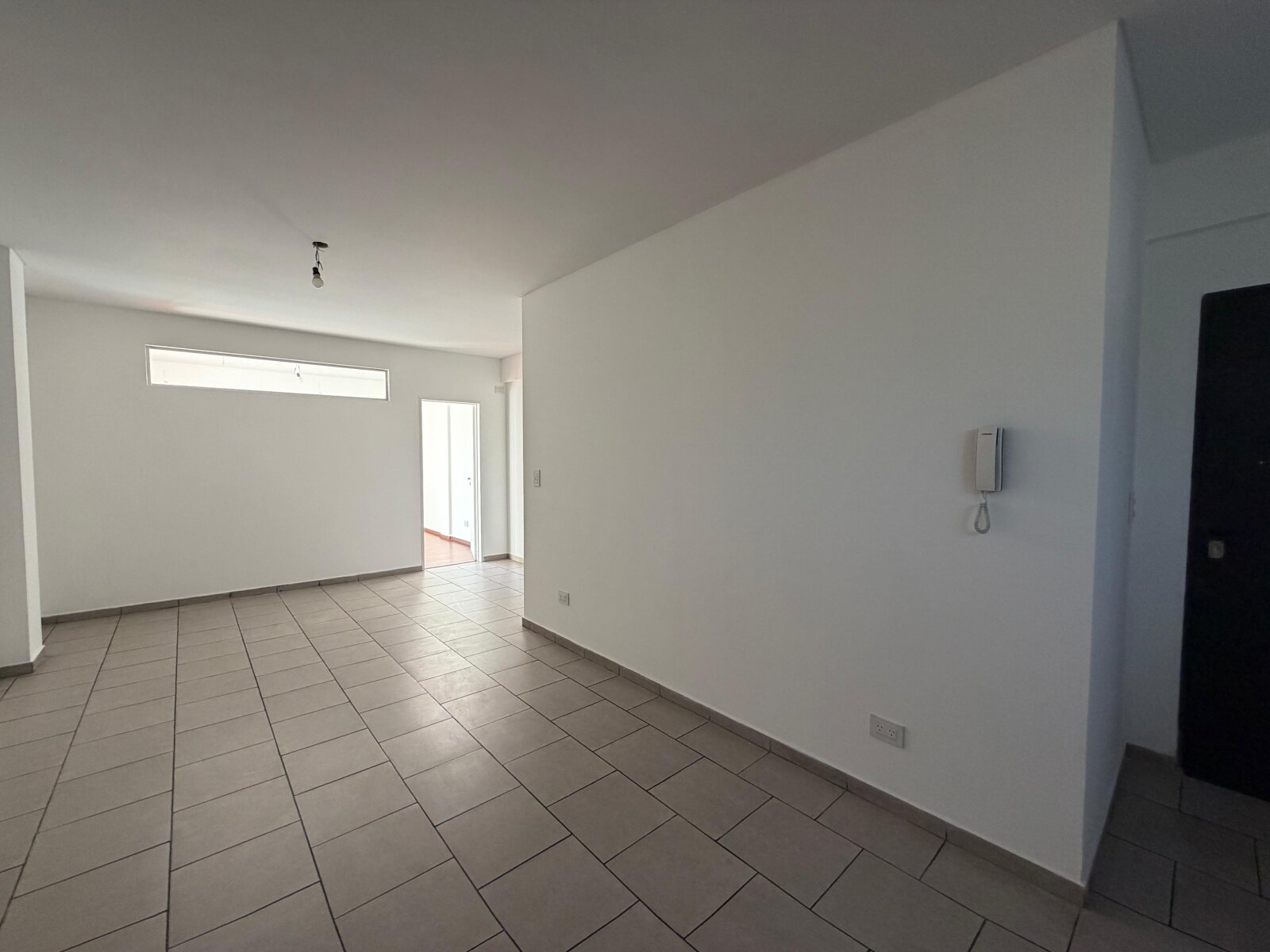 Departamento de 2 Ambientes con Balcón Aterrazado en Alquiler - Santos Lugares - 2