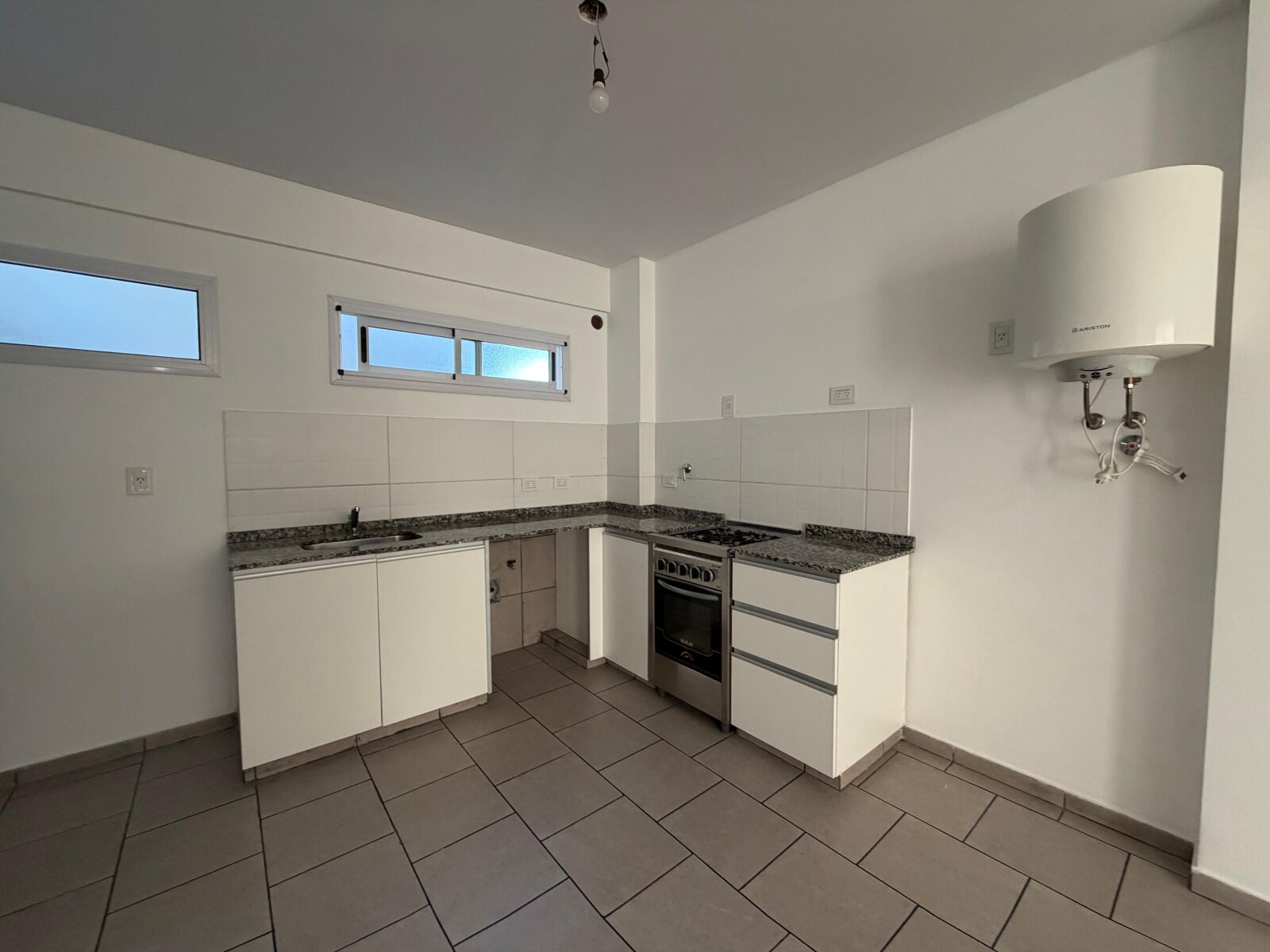 Departamento de 2 Ambientes con Balcón Aterrazado en Alquiler - Santos Lugares - 4