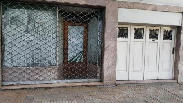 ALQUILER, LOCAL $950.000.- Av. COBO 1.100 ,C/ENTRE PISO y COCHERA, SIN EXPENSAS - 6