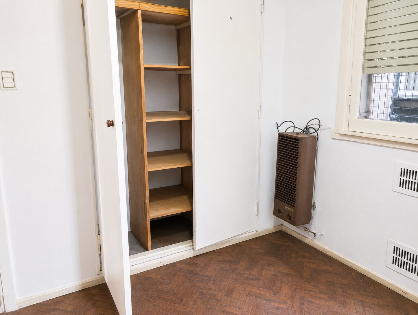 Depto 4 amb, a reciclar en Balvanera, limite con Recoleta. - 6