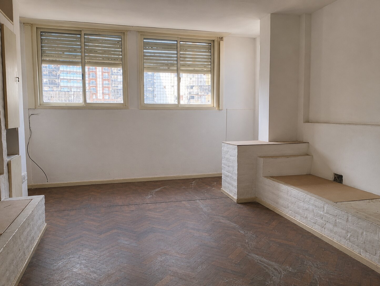 Depto 4 amb, a reciclar en Balvanera, limite con Recoleta. - 2