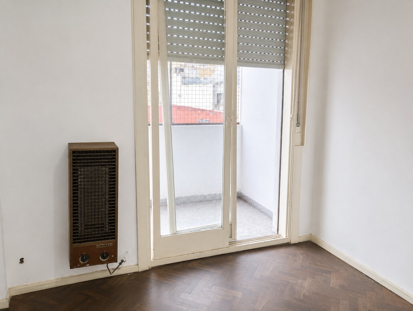 Depto 4 amb, a reciclar en Balvanera, limite con Recoleta. - 9