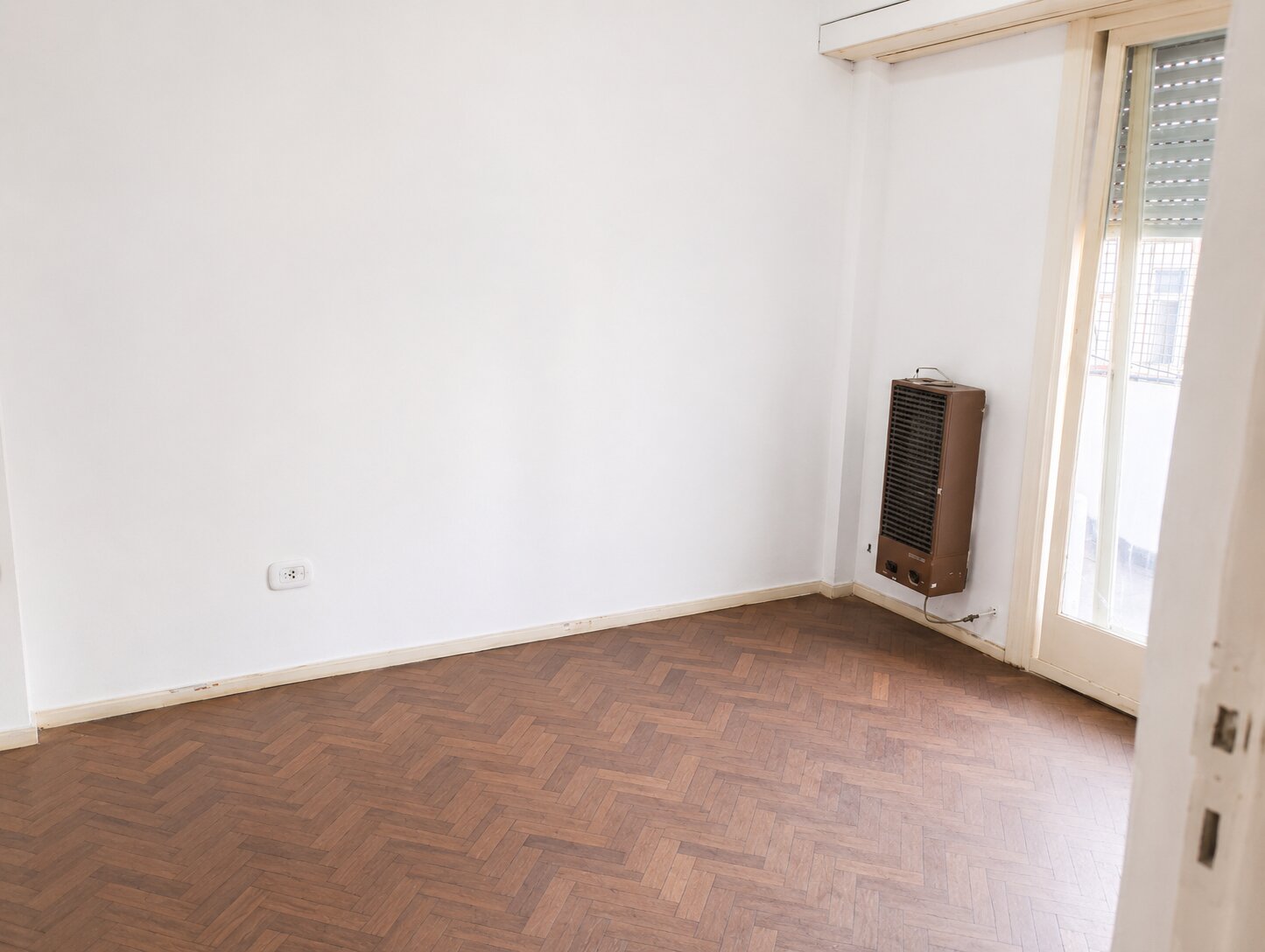 Depto 4 amb, a reciclar en Balvanera, limite con Recoleta. - 8