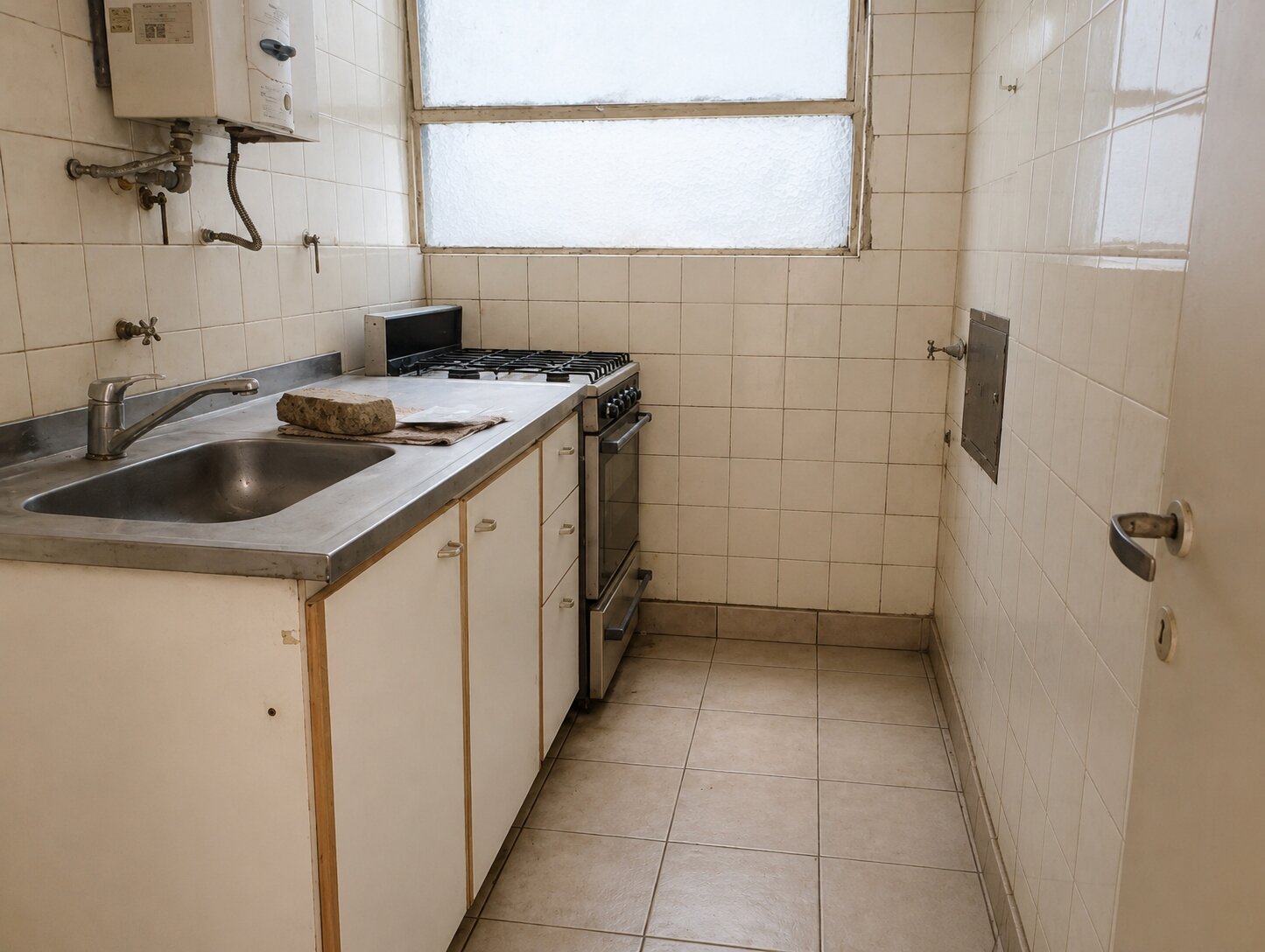 Depto 4 amb, a reciclar en Balvanera, limite con Recoleta. - 3
