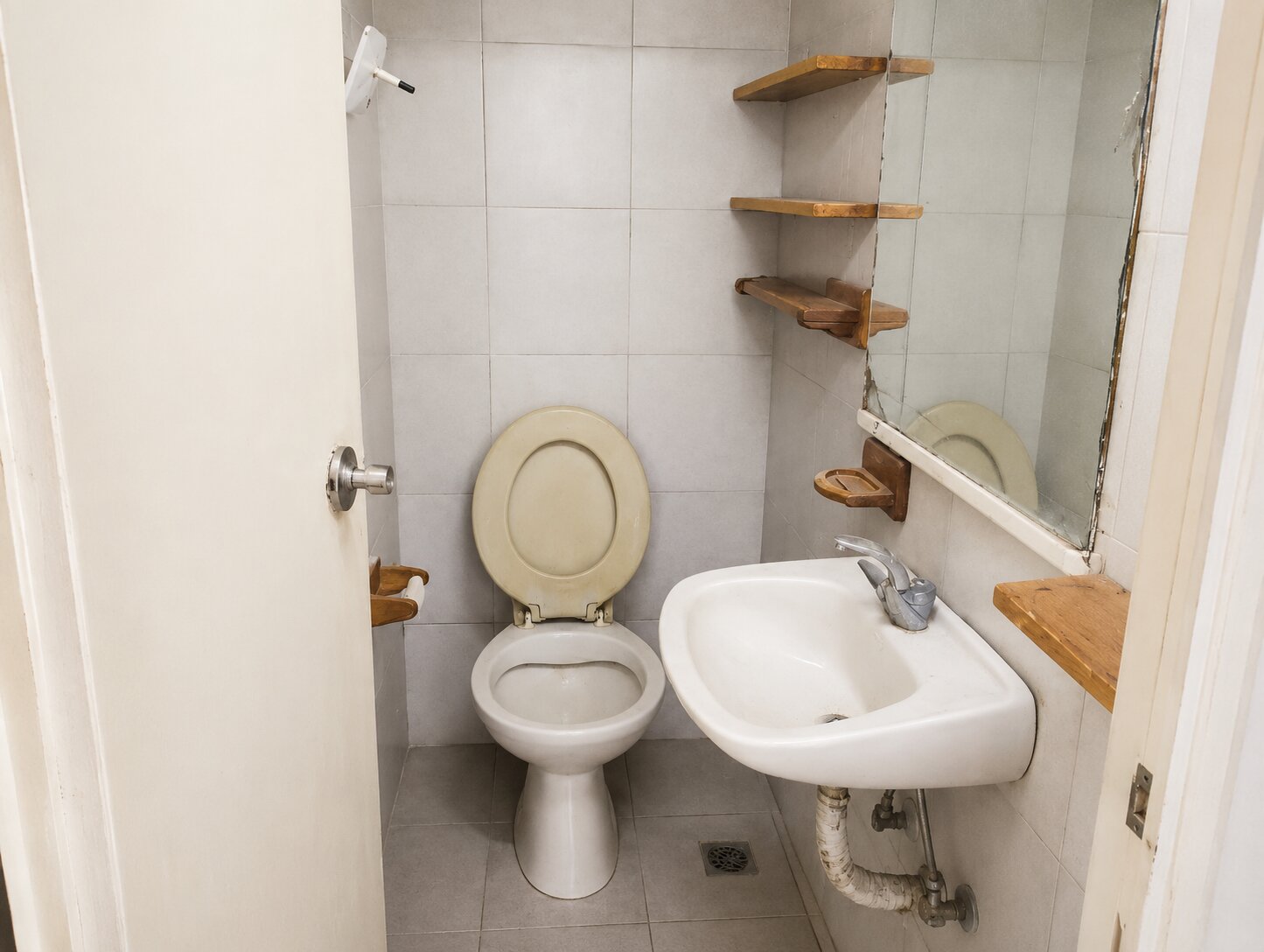 Depto 4 amb, a reciclar en Balvanera, limite con Recoleta. - 4