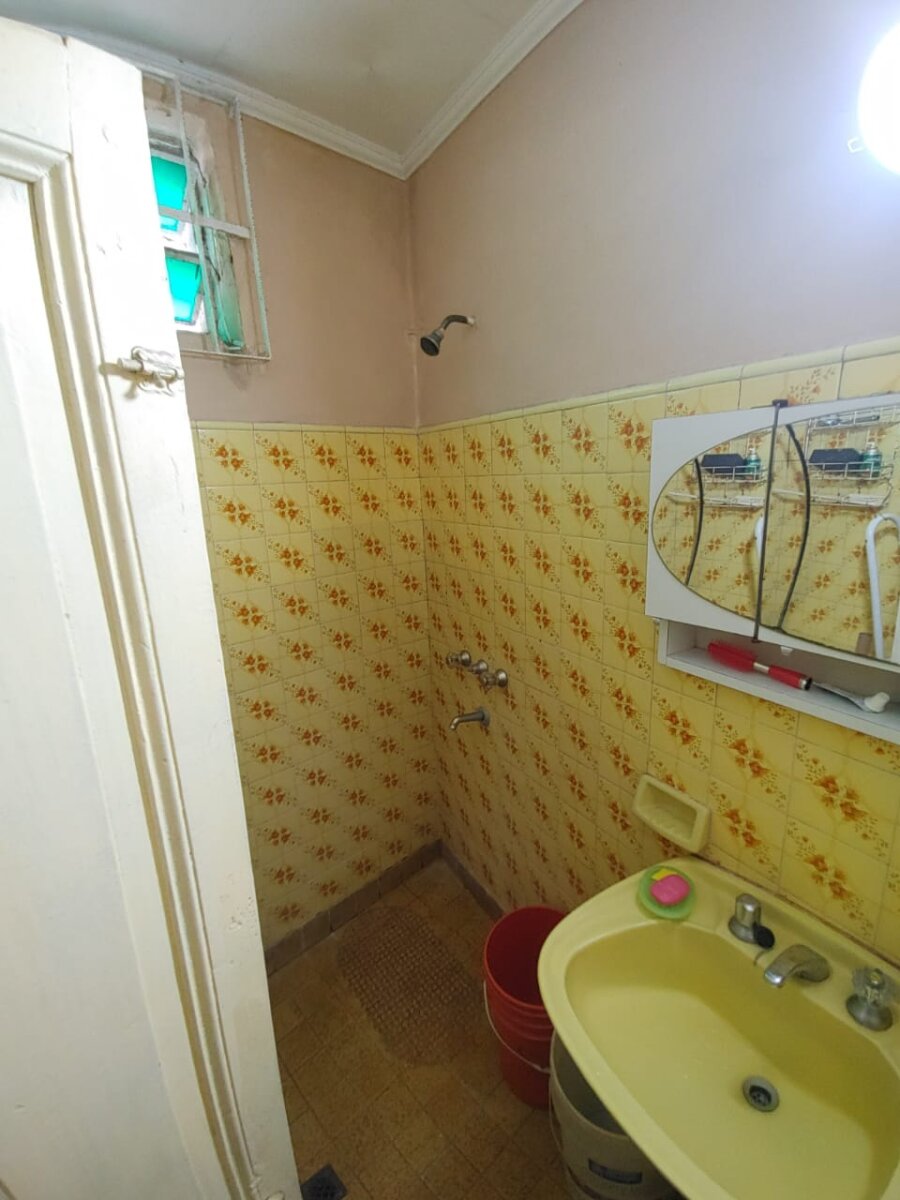 Casa a reciclar de dos dormitorios. Pasaje Ronchi 914 - 11