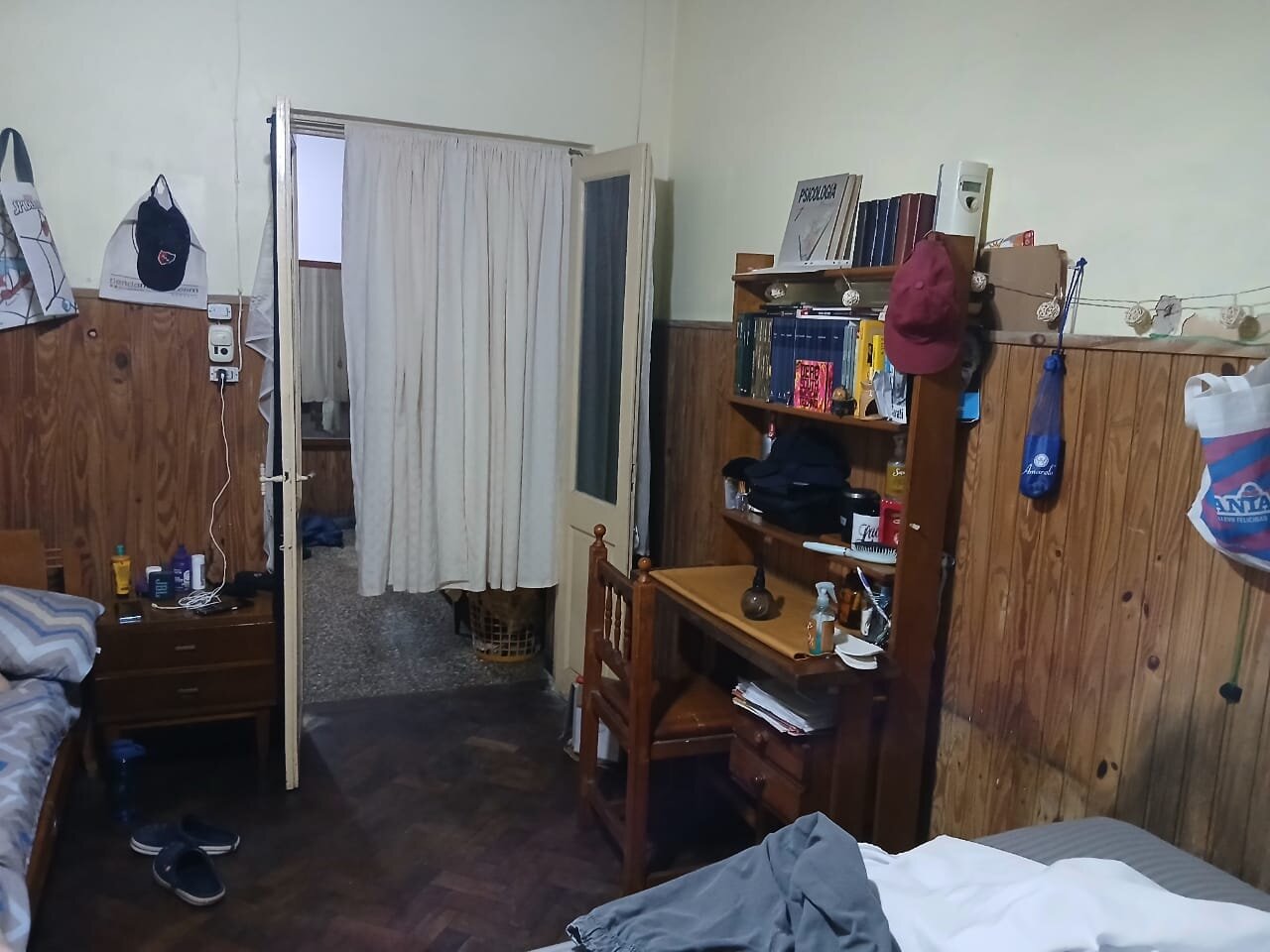 Casa a reciclar de dos dormitorios. Pasaje Ronchi 914 - 16