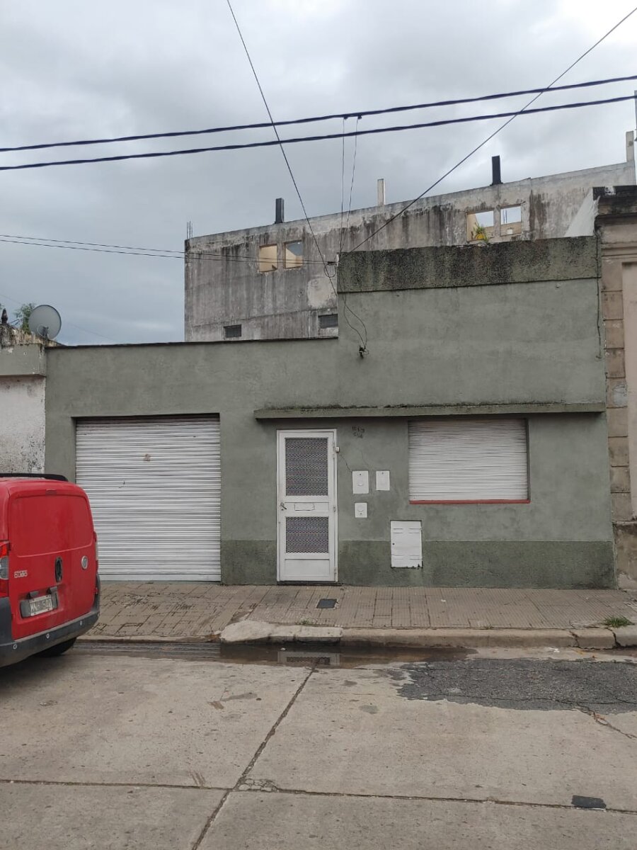 Casa a reciclar de dos dormitorios. Pasaje Ronchi 914 - 2