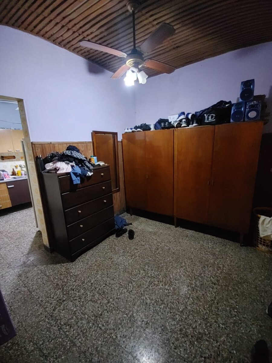 Casa a reciclar de dos dormitorios. Pasaje Ronchi 914 - 14