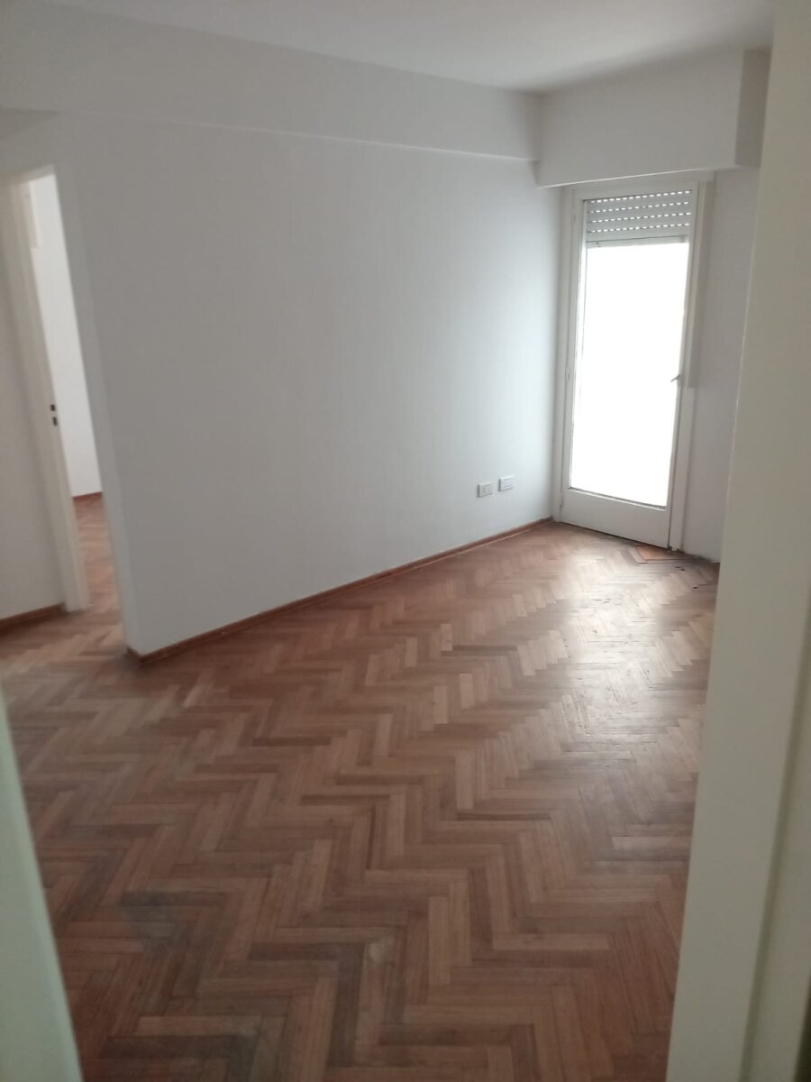 RECOLETA- lindo 2 amb Ecuador y Av Santa Fe - $650000 + Exp $100.000 - 4