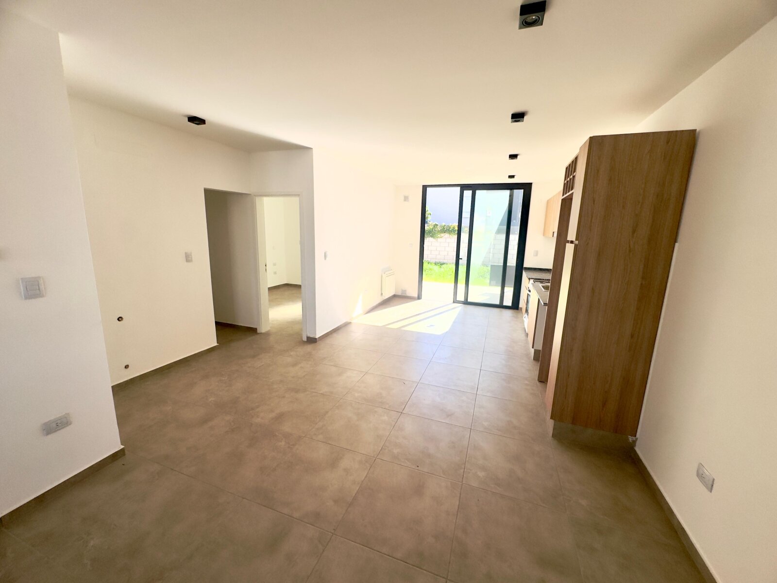 Dúplex a estrenar 2 dorm planta baja patio cochera Solares de Manantiales - Imagen 5