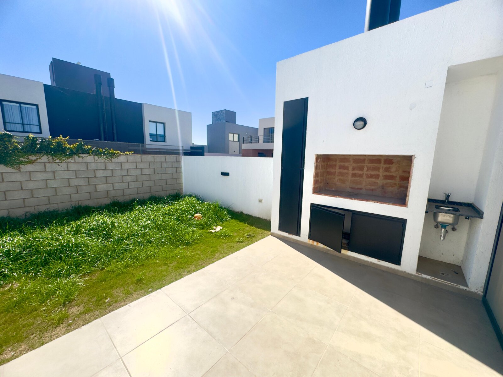 Dúplex a estrenar 2 dorm planta baja patio cochera Solares de Manantiales - Imagen 7